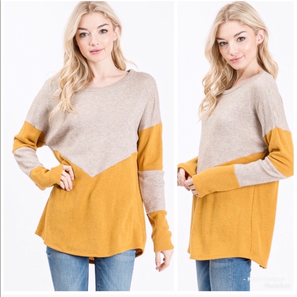❤️RESERVED❤️ Buttery Soft! 2 Tone Color Block Top! - Picture 8 of 8